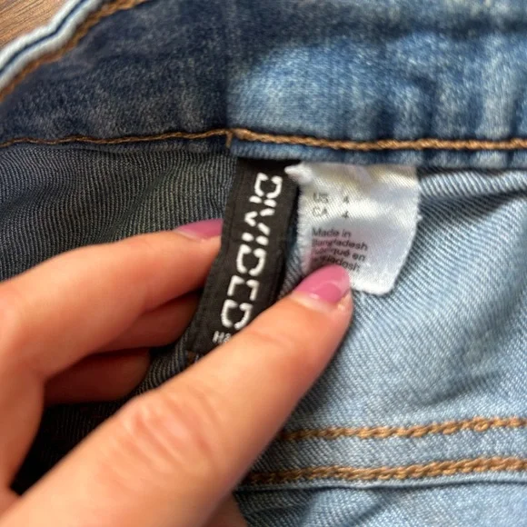 Divided Light Blue High Rise Jeans - Picture 3 of 4